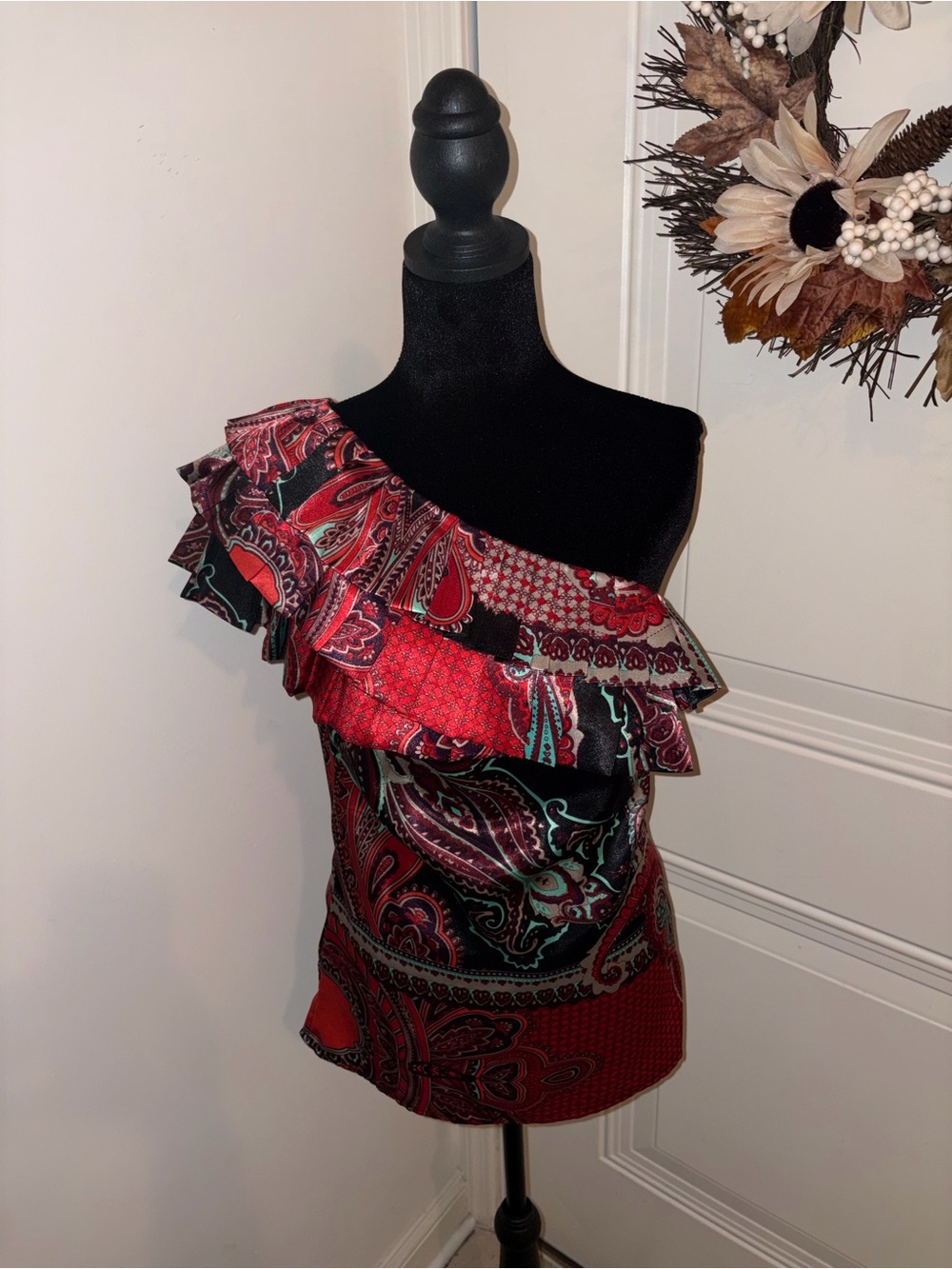 Arden B One-Shoulder Ruffle Paisley Camisole - Red & Black